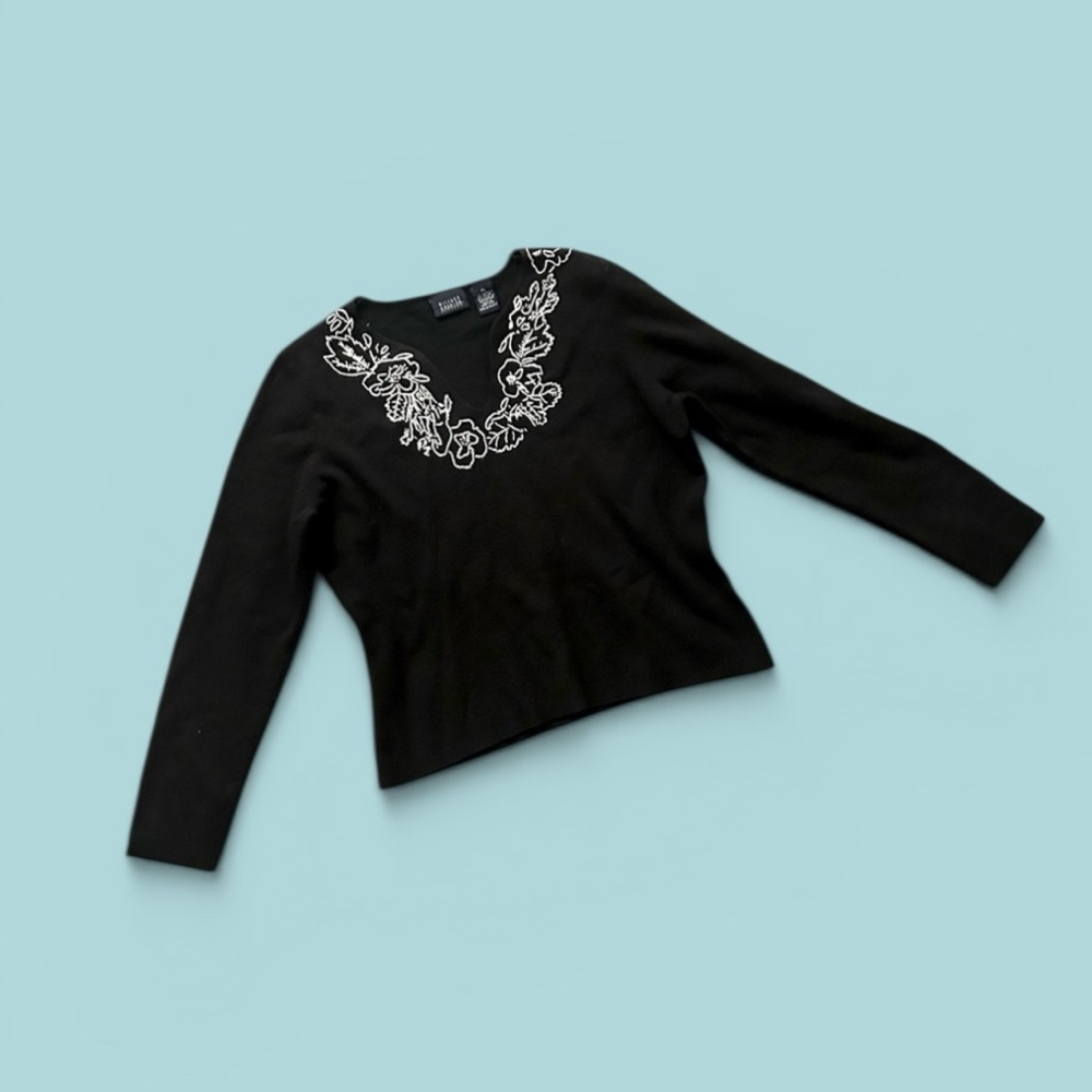 5/$25 VTG Black Embroidered V-Neck Women's Sweater